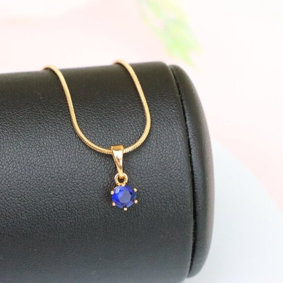 "Tiny Blue Stone Pendant in Rose Gold Setting, XPPT1573 - Picture 3 of 12
